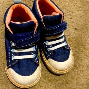 See Kairun . Toddler girls. Only wore them once.